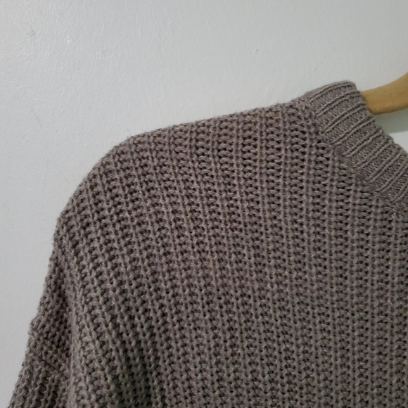 Urban Outfitters Gray Cropped Crew Neck Sweater XS - Picture 3 of 8